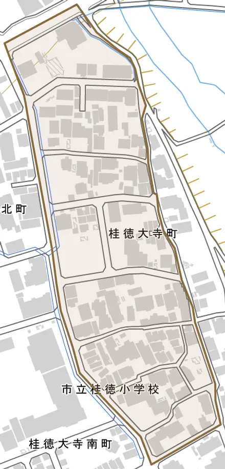 桂徳大寺町とその周辺の地図。町の範囲を重ねている