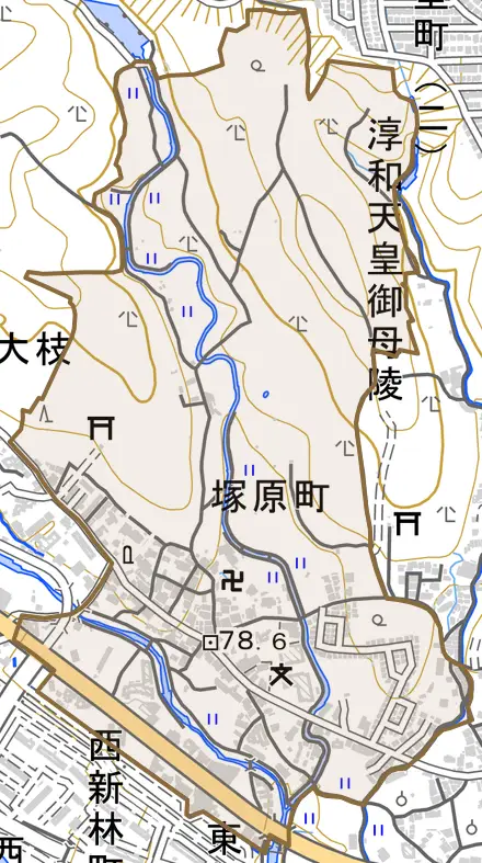 大枝塚原町とその周辺の地図。町の範囲を重ねている