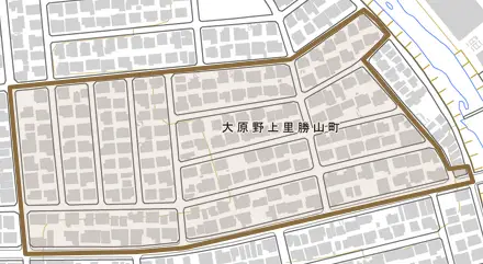 大原野上里勝山町とその周辺の地図。町の範囲を重ねている