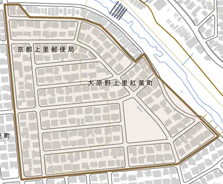 大原野上里紅葉町とその周辺の地図。町の範囲を重ねている