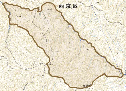 松尾南松尾山とその周辺の地図。町の範囲を重ねている