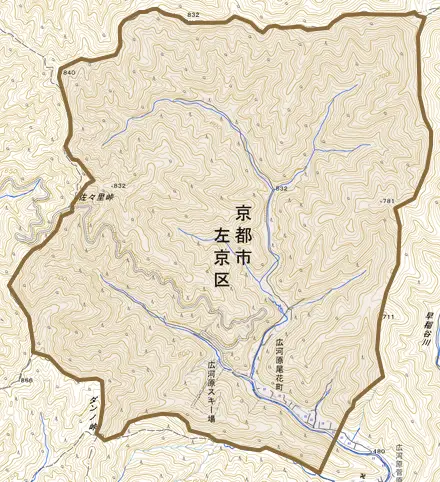 広河原尾花町とその周辺の地図。町の範囲を重ねている