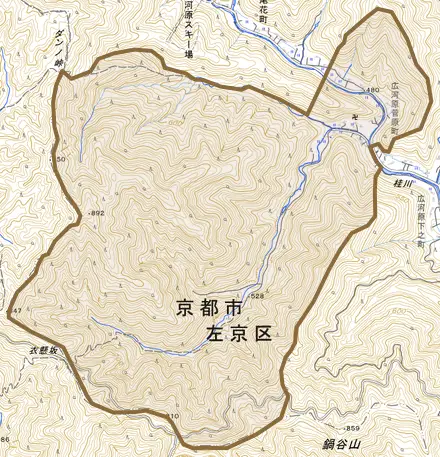 広河原菅原町とその周辺の地図。町の範囲を重ねている