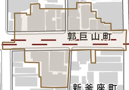 郭巨山町とその周辺の地図。町の範囲を重ねている