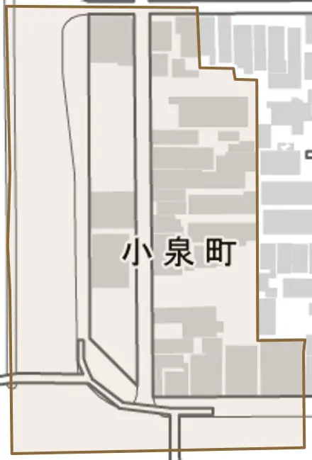 小泉町とその周辺の地図。町の範囲を重ねている
