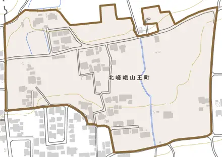 北嵯峨山王町とその周辺の地図。町の範囲を重ねている