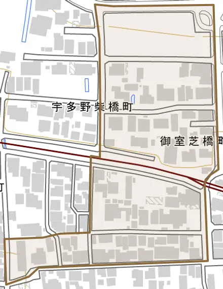御室芝橋町とその周辺の地図。町の範囲を重ねている