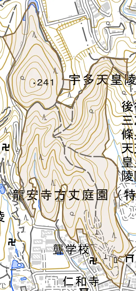 御室住吉山町とその周辺の地図。町の範囲を重ねている