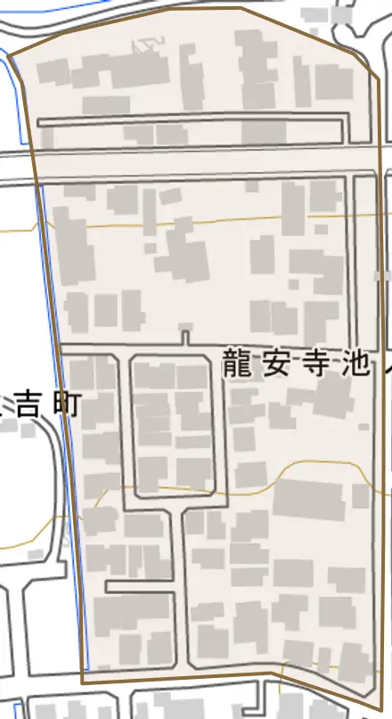 龍安寺池ノ下町とその周辺の地図。町の範囲を重ねている
