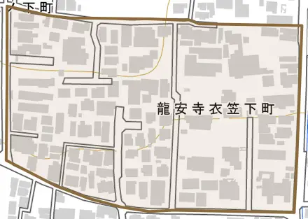 龍安寺衣笠下町とその周辺の地図。町の範囲を重ねている