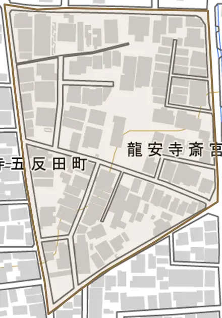 龍安寺斎宮町とその周辺の地図。町の範囲を重ねている