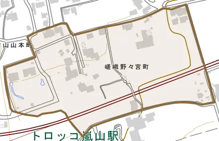 嵯峨野々宮町とその周辺の地図。町の範囲を重ねている