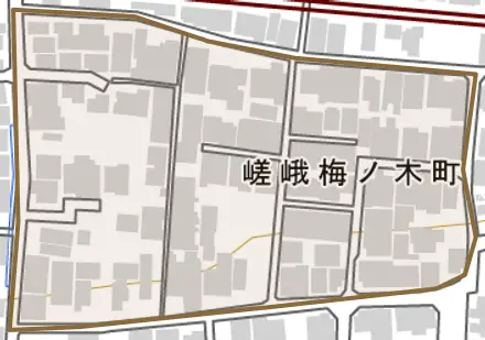 嵯峨梅ノ木町とその周辺の地図。町の範囲を重ねている