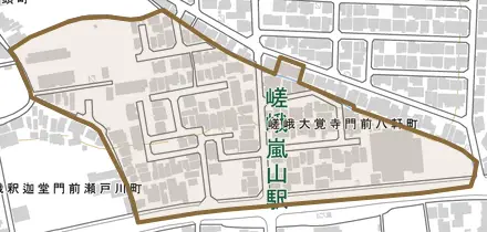 嵯峨大覚寺門前八軒町とその周辺の地図。町の範囲を重ねている