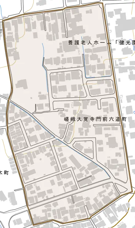 嵯峨大覚寺門前六道町とその周辺の地図。町の範囲を重ねている