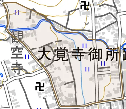 嵯峨観空寺明水町とその周辺の地図。町の範囲を重ねている