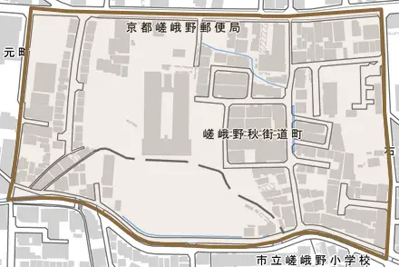 嵯峨野秋街道町とその周辺の地図。町の範囲を重ねている