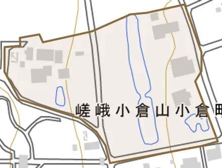 嵯峨小倉山小倉町とその周辺の地図。町の範囲を重ねている