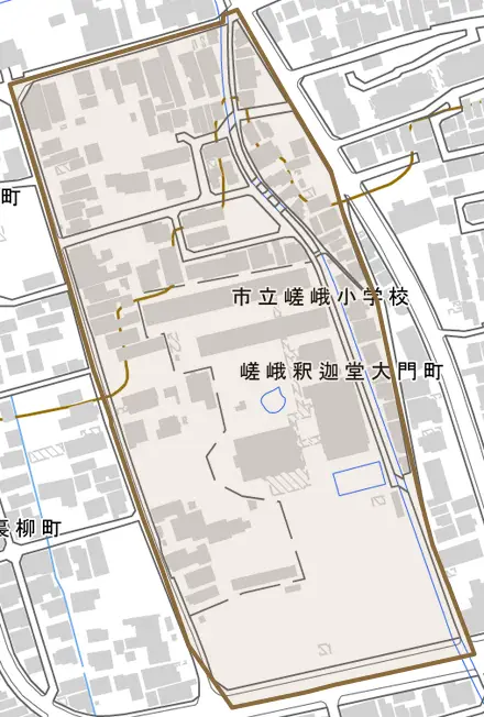 嵯峨釈迦堂大門町とその周辺の地図。町の範囲を重ねている