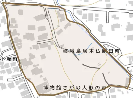 嵯峨鳥居本仏餉田町とその周辺の地図。町の範囲を重ねている