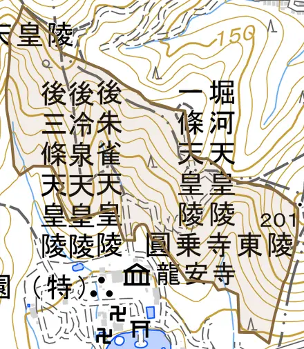龍安寺朱山とその周辺の地図。町の範囲を重ねている