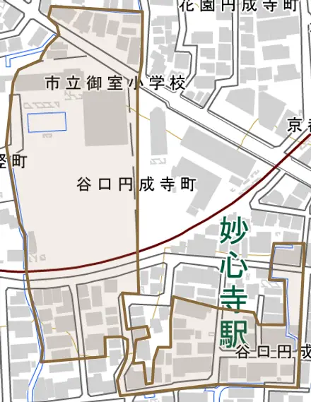 谷口円成寺町とその周辺の地図。町の範囲を重ねている