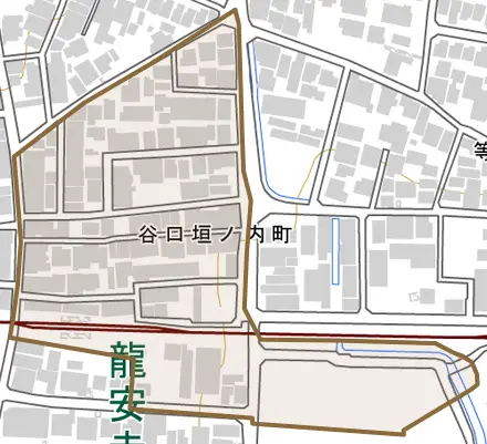 谷口垣ノ内町とその周辺の地図。町の範囲を重ねている