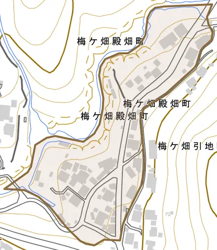 梅ケ畑殿畑町とその周辺の地図。町の範囲を重ねている