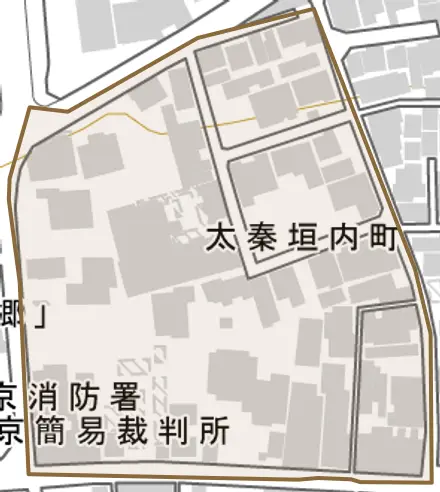 太秦垣内町とその周辺の地図。町の範囲を重ねている