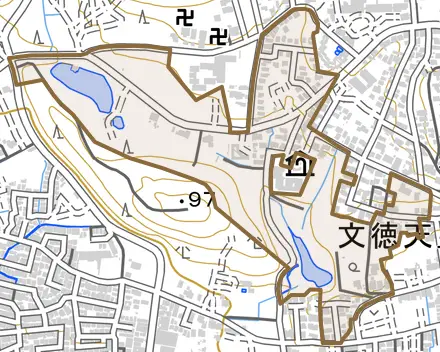 太秦三尾町とその周辺の地図。町の範囲を重ねている