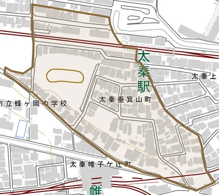 太秦垂箕山町とその周辺の地図。町の範囲を重ねている