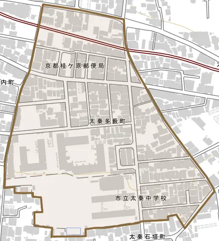 太秦多藪町とその周辺の地図。町の範囲を重ねている
