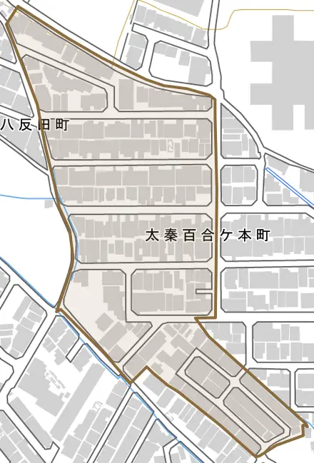 太秦百合ケ本町とその周辺の地図。町の範囲を重ねている