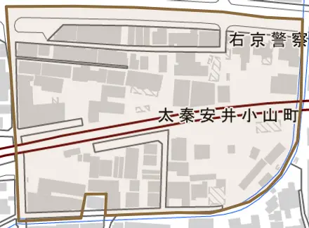太秦安井小山町とその周辺の地図。町の範囲を重ねている