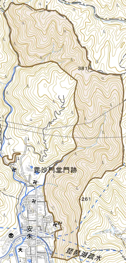 安朱東谷とその周辺の地図。町の範囲を重ねている