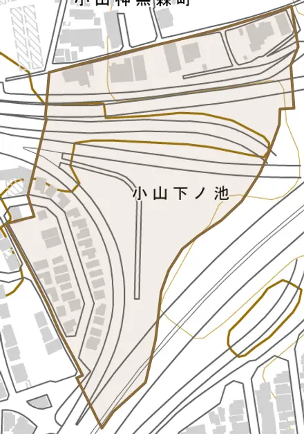小山下ノ池とその周辺の地図。町の範囲を重ねている