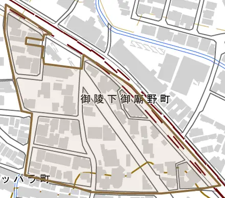 御陵下御廟野町とその周辺の地図。町の範囲を重ねている