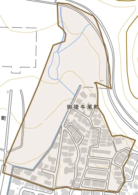 御陵牛尾町とその周辺の地図。町の範囲を重ねている