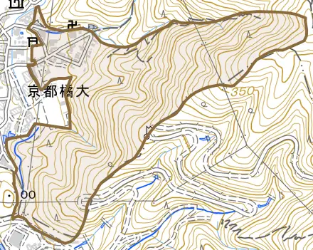 大宅岩屋殿とその周辺の地図。町の範囲を重ねている