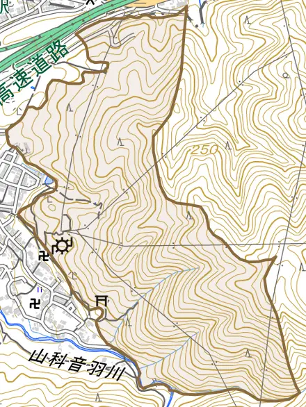 小山大石山とその周辺の地図。町の範囲を重ねている