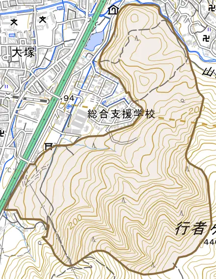小山向山とその周辺の地図。町の範囲を重ねている