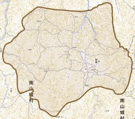 大字野殿とその周辺の地図。町の範囲を重ねている