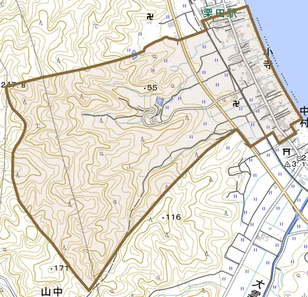 小寺とその周辺の地図。町の範囲を重ねている