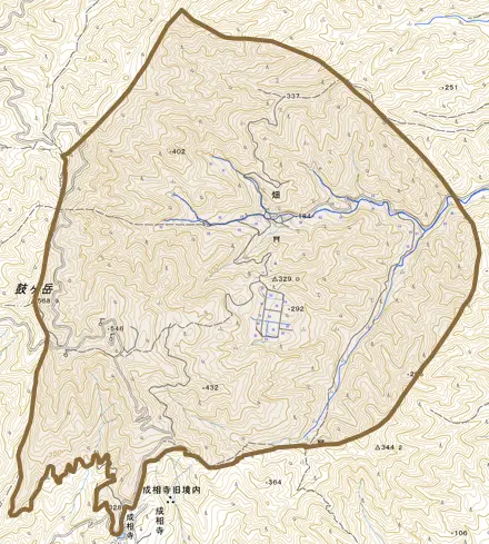 畑とその周辺の地図。町の範囲を重ねている
