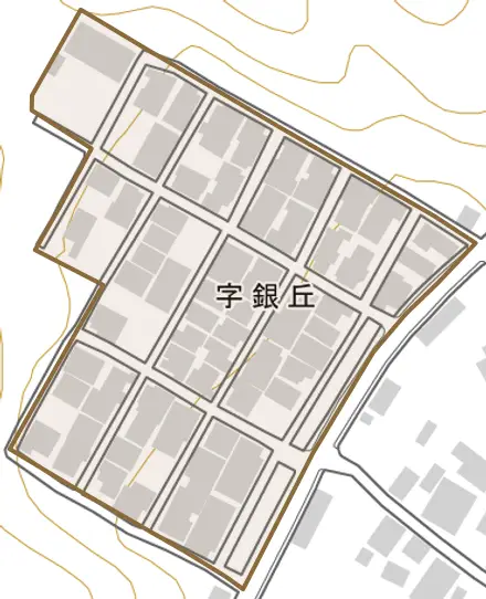 銀丘とその周辺の地図。町の範囲を重ねている