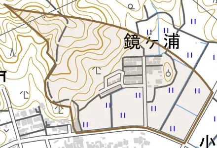 鏡ケ浦とその周辺の地図。町の範囲を重ねている