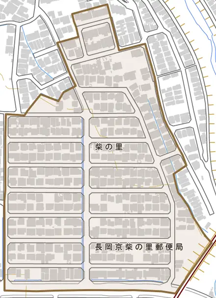 柴の里とその周辺の地図。町の範囲を重ねている