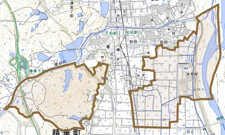 大字下狛とその周辺の地図。町の範囲を重ねている