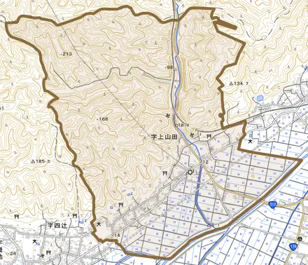 字上山田とその周辺の地図。町の範囲を重ねている