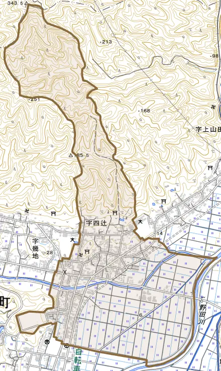 字四辻とその周辺の地図。町の範囲を重ねている